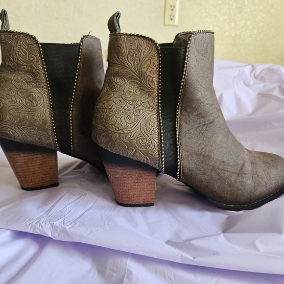 Rebels Black and Brown Ankle Boots - Picture 3 of 6